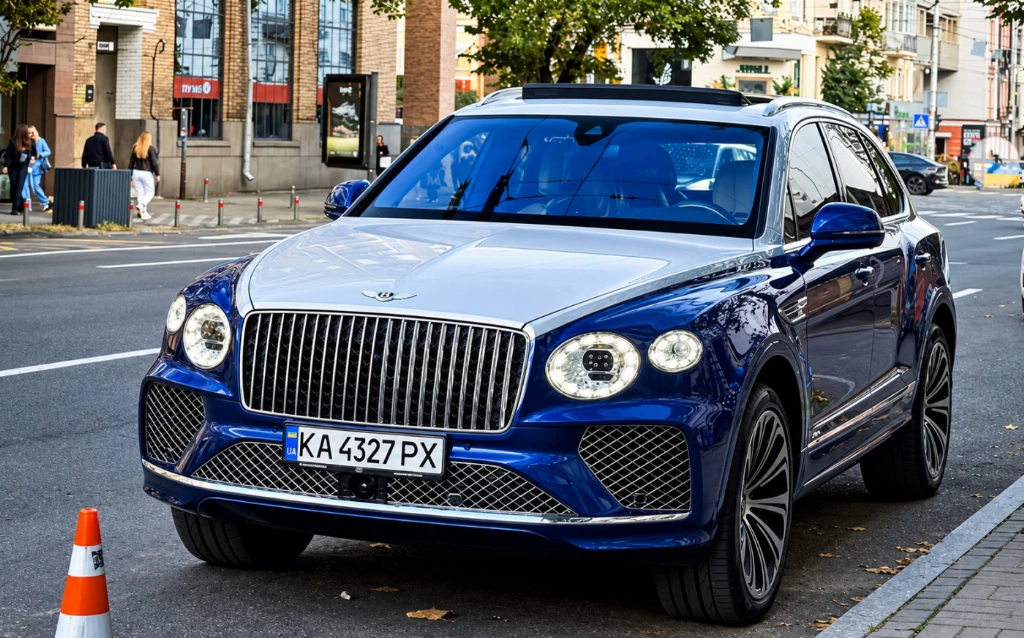 У Києві помітили розкішний Bentley вартістю понад 15 млн гривень (Фото)