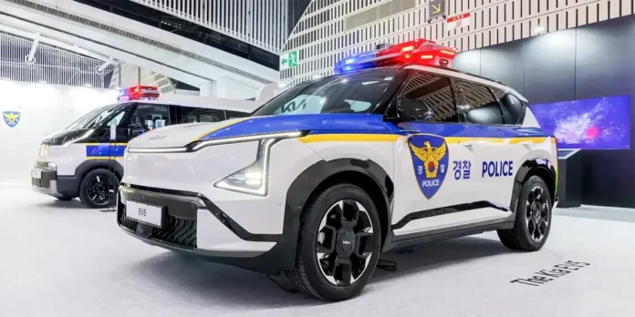 KIA представила два концепти патрульних електромобілів